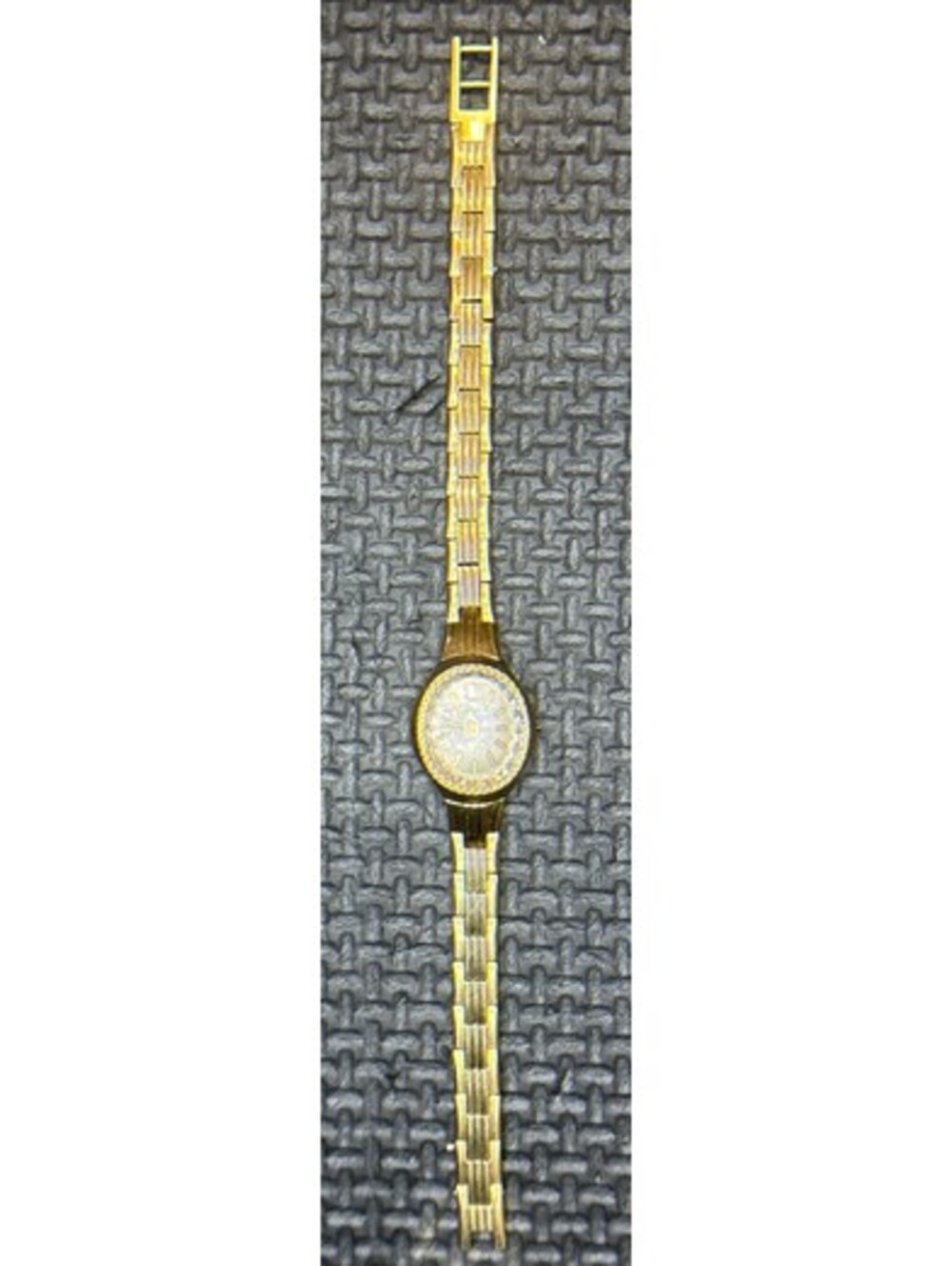 Ladies 1981 Caravelle by Bulova Women Quartz Gold Tone Watch New Battery